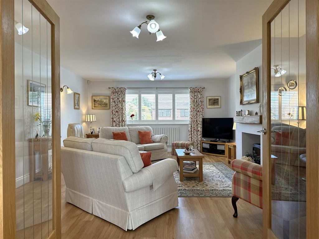 French Doors Into Lounge 318