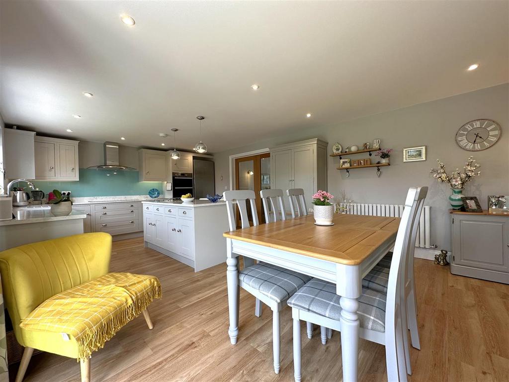 Dining Kitchen 363
