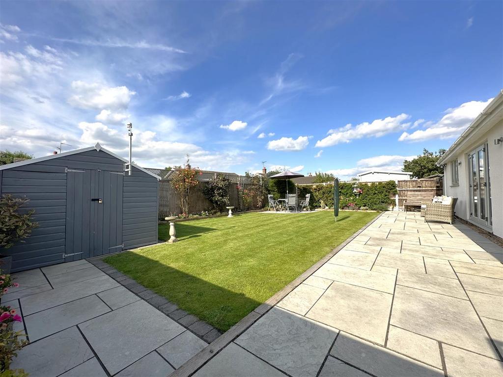 Beautifully Landscaped Garden 426