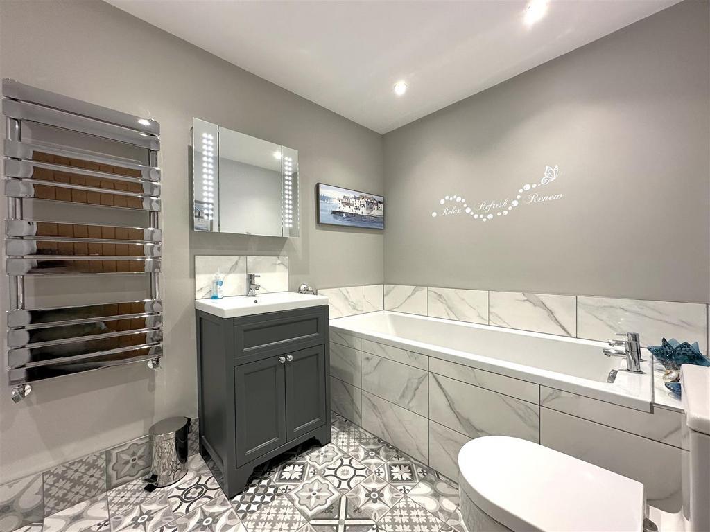 Stylish Modern Bathroom 403