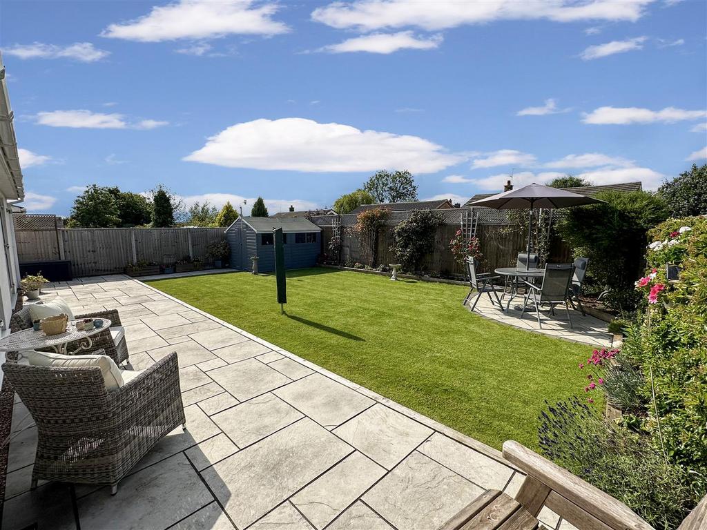 Lovely Landscaped Garden 432