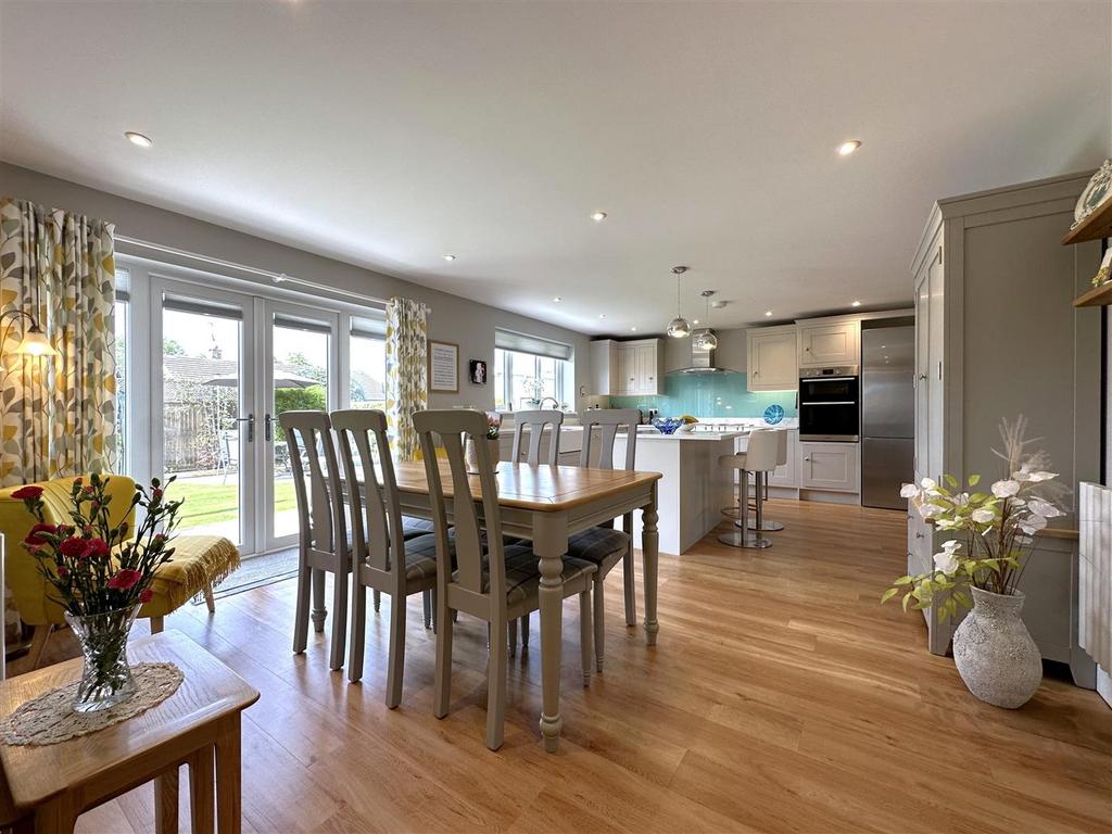 OPEN-PLAN Kitchen Space 357