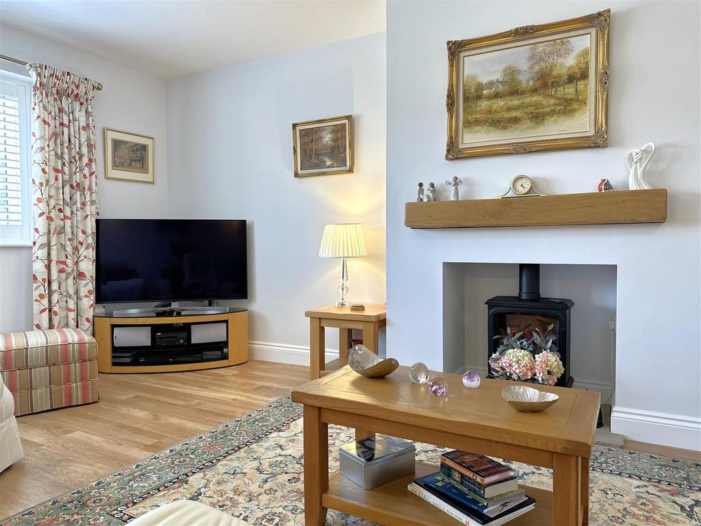 Delightful Feature Fireplace 322