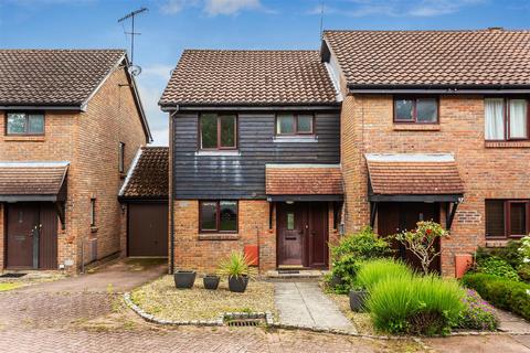 16 Padbrook, Oxted, RH8 0DW