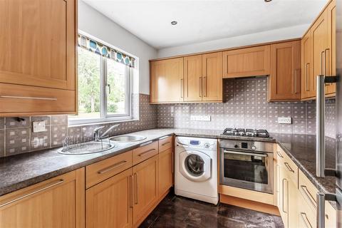 16 Padbrook, Oxted, RH8 0DW