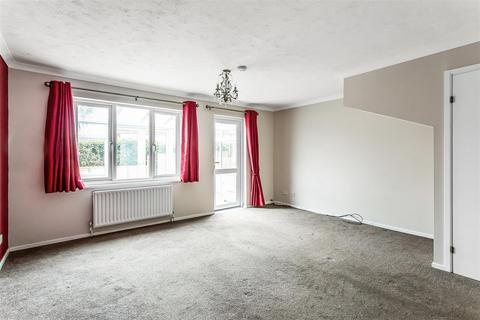 16 Padbrook, Oxted, RH8 0DW