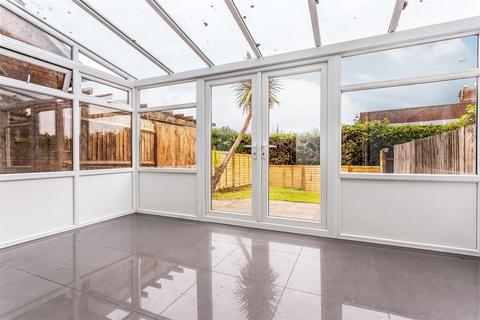 16 Padbrook, Oxted, RH8 0DW