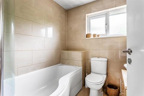 16 Padbrook, Oxted, RH8 0DW