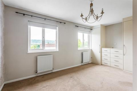 16 Padbrook, Oxted, RH8 0DW