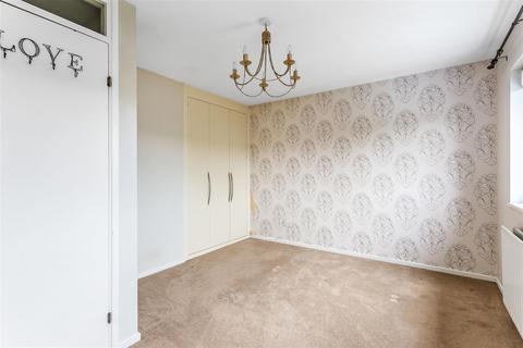 16 Padbrook, Oxted, RH8 0DW