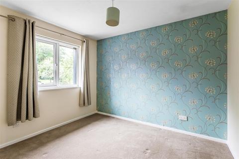 16 Padbrook, Oxted, RH8 0DW