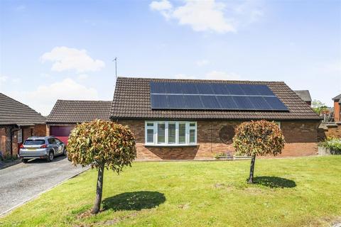 2 bedroom detached bungalow for sale, Gundry Close, Devizes