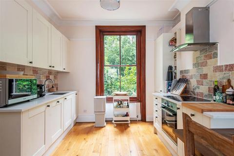 2 bedroom flat for sale, Gordon House Road, London