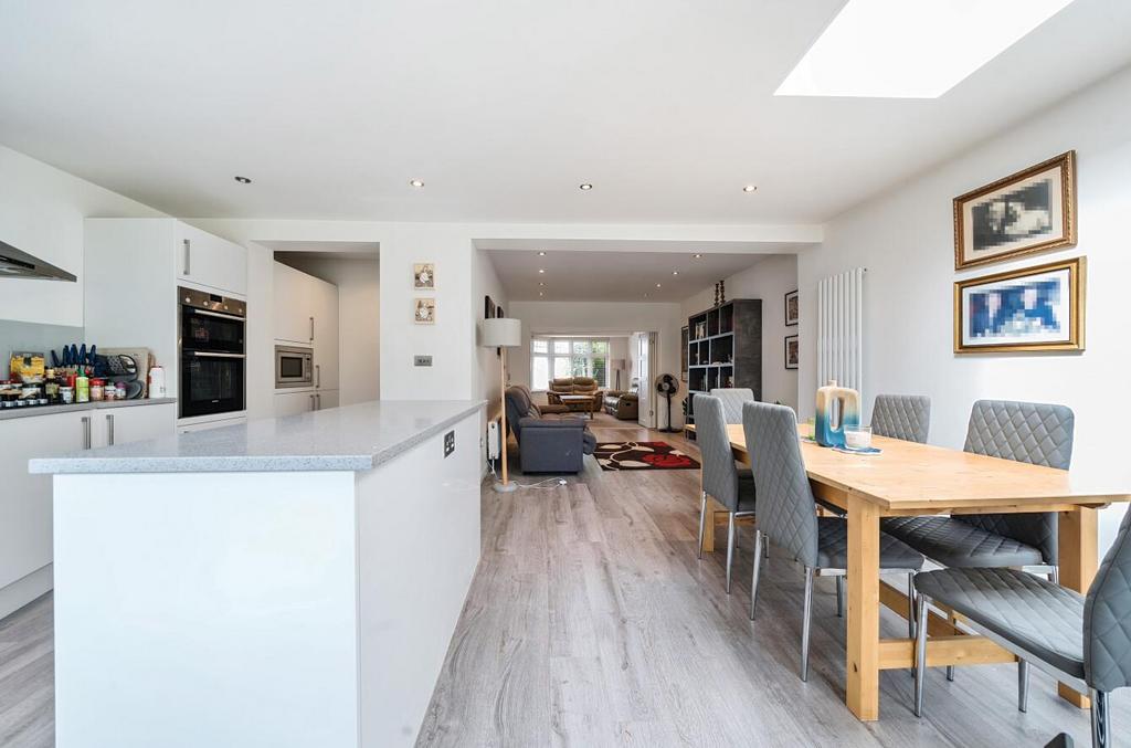 Davidson Frost-Wellings, DFW, Alders Road, Edgware