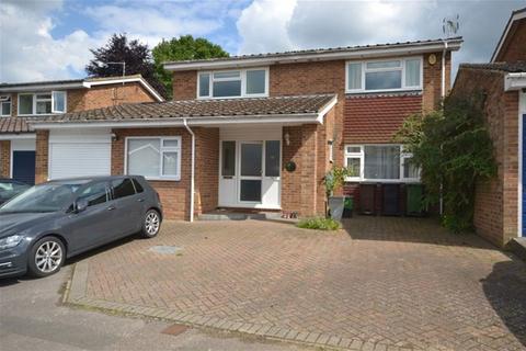 4 bedroom house to rent, Tuffnells Way, Harpenden