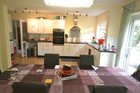 4 bedroom house to rent, Tuffnells Way, Harpenden