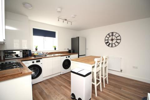 2 bedroom apartment to rent, Pictor Drive, Margate
