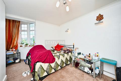 3 bedroom maisonette to rent, Beccles Drive, Upney, Barking, Essex, IG11
