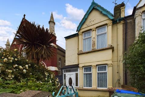 3 bedroom end of terrace house for sale, 131 Upper Wickham Lane, Welling