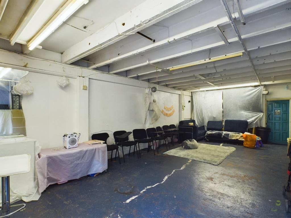 Garage 2