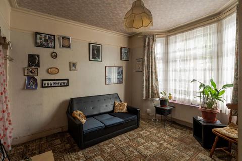 2 bedroom terraced house for sale, Roma Road, London E17