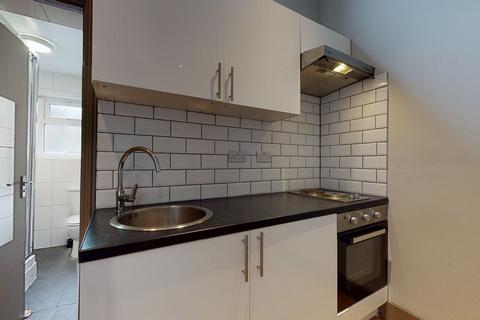 Studio to rent, Fordwych Road