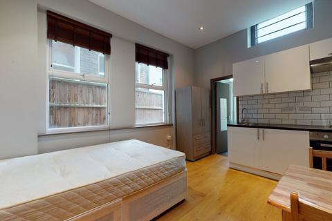 Studio to rent, Fordwych Road