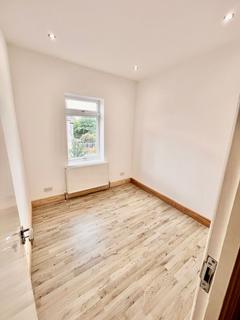 4 bedroom terraced house for sale, Northcroft Road