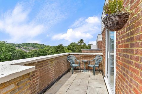 2 bedroom apartment for sale, London Road, River, Kent