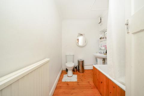 1 bedroom flat for sale, Berry Avenue, Watford WD24