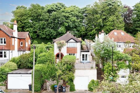 32 Cliff End, Purley, CR8 1BN