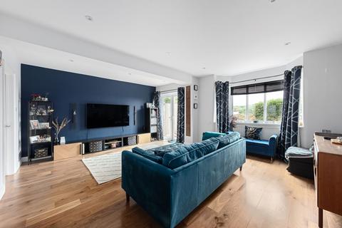 32 Cliff End, Purley, CR8 1BN