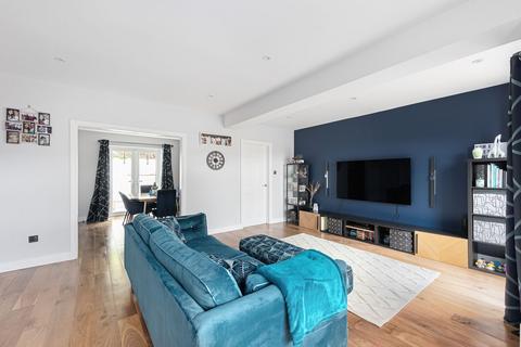 32 Cliff End, Purley, CR8 1BN