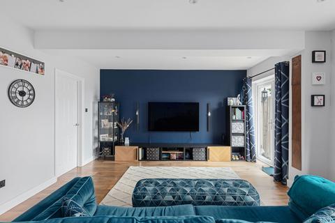 32 Cliff End, Purley, CR8 1BN