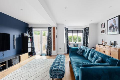32 Cliff End, Purley, CR8 1BN