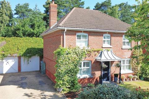 4 bedroom detached house for sale, Tadley Close, Fleet GU51