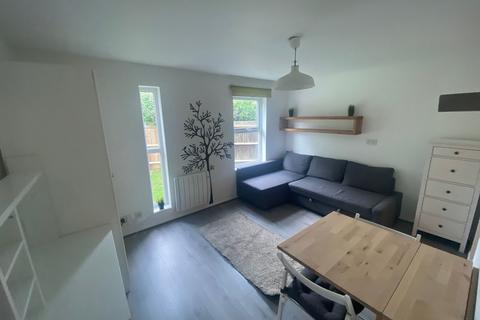 Studio to rent, Cobb Close, Datchet, Slough, SL3