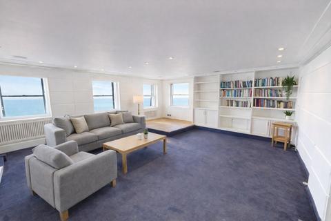 2 bedroom flat to rent, Marine Parade, Brighton, BN2