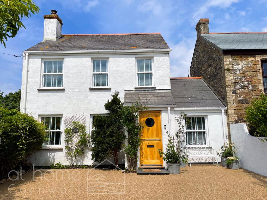 Holywell Road, Newquay TR8 3 bed link detached house for sale £475,000