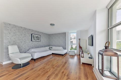 2 bedroom apartment for sale, Barrier Point Road, Royal Wharf, E16