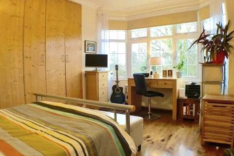 3 bedroom duplex to rent, Marsh Road, Pinner, HA5