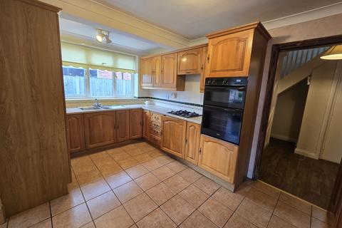 3 bedroom semi-detached house to rent, The Oval, Market Drayton, Shropshire
