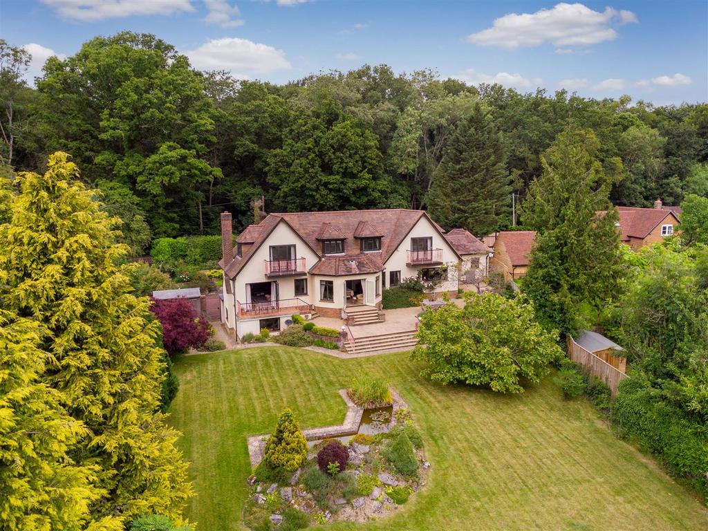 Marlow Common, Marlow SL7 5 bed detached house for sale £2,200,000