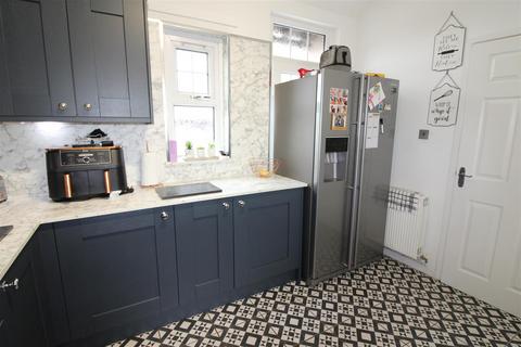 12 Beech Grove, Oakdale, Blackwood, NP12 0JL