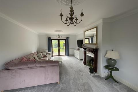 5 bedroom detached house for sale, Waunfarlais Road, Llandybie, Ammanford
