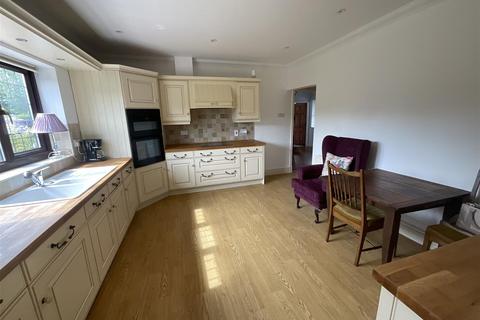 4 bedroom house for sale, Waunfarlais Road, Llandybie, Ammanford
