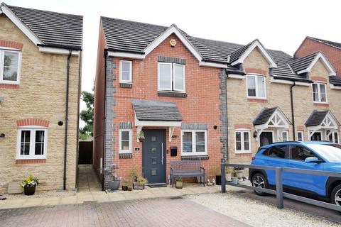 3 bedroom semi-detached house for sale, The Gardens, Calne