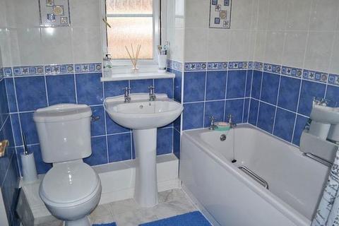 3 bedroom semi-detached house to rent, Brahman Avenue, North Shields