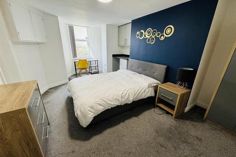 1 bedroom in a house share to rent, Kirkgate, Shipley