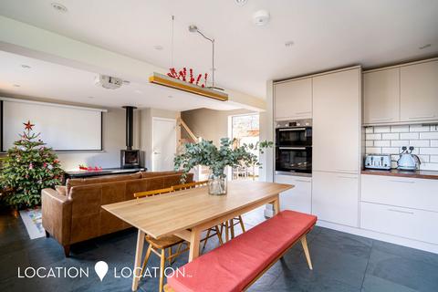 5 bedroom terraced house for sale, Lilian Close, London, N16